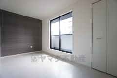 洋室には収納付きでお部屋すっきり