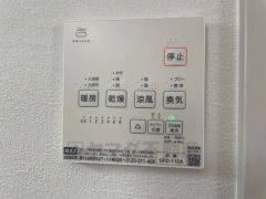 浴室暖房乾燥機には、暖房、乾燥、涼風、換気の4つの機能が付いています。タイマー付きです。換気・雨の日の洗濯も安心です＾＾