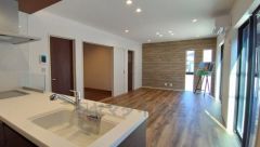 温かみのある雰囲気と、キッチンでの作業性を兼ね備え、家族の笑顔あふれる団らんのひと時をお過ごしいただける設計になっています。