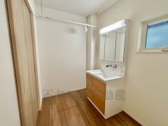 浴室暖房乾燥機、物干しスペース付きです＾＾ 生活同船にも配慮された作りで、換気・雨の日の洗濯も安心です＾＾