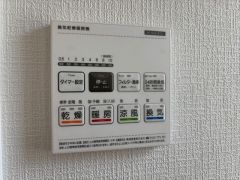 浴室暖房乾燥機には、暖房、乾燥、涼風、換気の4つの機能が付いています。タイマー付きです。雨の日はもちろん、急ぎで洗濯する必要のあるお子様の体操服や、下着類などを乾かすのに便利です。