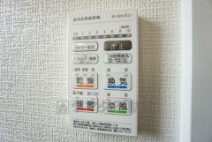 雨の日の洗濯も安心できる浴室暖房乾燥機付き浴室。