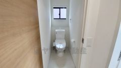ウォシュレット付きトイレです。1階2階の2ヶ所にトイレがあるので、忙しい朝にもゆとりができますね＾＾