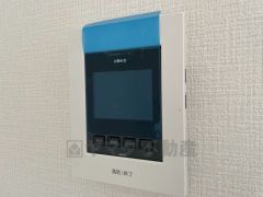 防犯性、セキュリティ対策に安心できるテレビモニター付きインターフォンです。セールスマン対策にもなり安心できます。