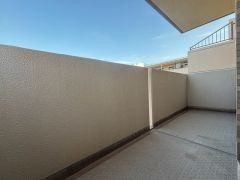 陽当たりの良いバルコニーです。お洗濯やお布団干しはもちろん、日光浴スペースにも。