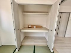 大きめのクローゼットがついた使いやすい和室です。すっきりと整理整頓できるので気持ちよくすごせます＾＾