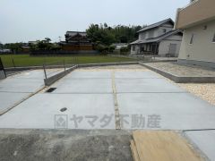 カースペース。マイカー用に、来客用に、余裕を持ってご利用いただけます。