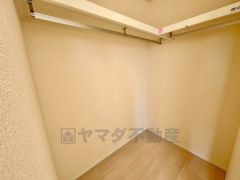 ウォークインクローゼット付きなので、すっきりと整理整頓でき気持ちよく過ごせますね＾＾