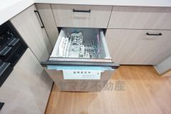 炊事時間を大幅に短縮できる食器洗浄乾燥機付き＾＾食器を洗う手間が減るので家族とのコミュニケーションの時間や自分の時間が増えますね。