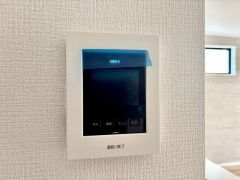 防犯性、セキュリティ対策に安心できるテレビモニター付きインターフォンです。セールスマン対策にもなり安心できます。