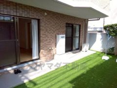 テラスから専用庭へ