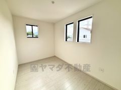 家具を選ばないナチュラルなフローリングとシンプルなクロスです＾＾