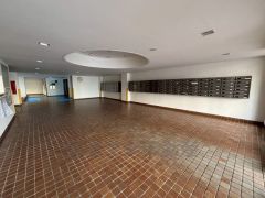 広々として清潔感があるエントランスです＾＾
