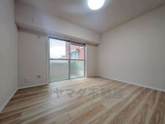 バルコニーに面していて日当たりがよく、寝室としての利用もおすすめです＾＾