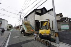 前面道路は西側約6ｍ（側溝部分含む）の公道。