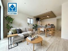 （家具はCGによるイメージとなります。） 家族が集まる開放的なリビング。思い思いの時間を過ごしたり、家族みんなで食事をしたり、素敵な団らんの場になりますね。