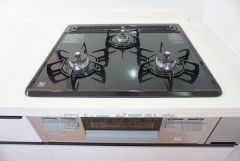 同仕様写真。3口コンロなので、効率よくお料理が楽しめます。毎日のお料理も楽しくなりますね＾＾