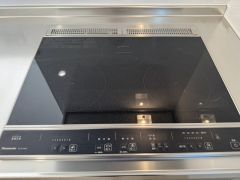 お手入れのしやすいIHクッキングヒーターです。3口コンロなので、効率よくお料理が楽しめます。毎日のお料理も楽しくなりますね＾＾