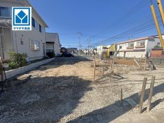 南側前面道路で陽当たり良好な明るい住環境が魅力です