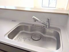 3種類の料理が同時に調理できる、3口ガスコンロ。忙しい夕食の支度時間が短縮できて効率よくお料理が楽しめます。