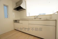 カウンタートップは耐熱性に優れており、日ごろのお掃除もふき取るだけでＯＫ。