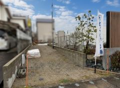 カースペースは2台分確保＾＾ご夫婦で1台ずつ所持されているご家庭も、来客時も安心ですね。