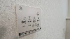 浴室暖房乾燥機には、暖房、乾燥、涼風、換気の4つの機能が付いています。タイマー付きです。雨の日はもちろん、急ぎで洗濯する必要のあるお子様の体操服や、下着類などを乾かすのに便利です。