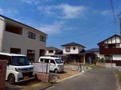 前面道路東側4.63ｍに面しています。