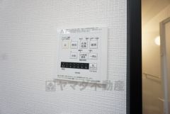 浴室暖房乾燥機には、暖房、乾燥、涼風、換気の4つの機能が付いています。タイマー付きです。換気・雨の日の洗濯も安心です＾＾