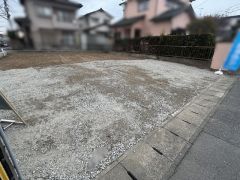 3台まで並列駐車できます　　家族それぞれの車を停められます