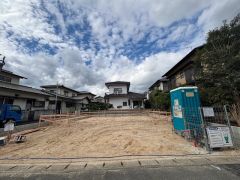 太陽光発電標準搭載＾＾バス停徒歩5分。小学校、スーパー・コンビニなど徒歩10分圏内＾＾