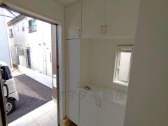 たっぷり収納できるシューズボックス付きなので、家族全員の靴がきれいに整頓できます。