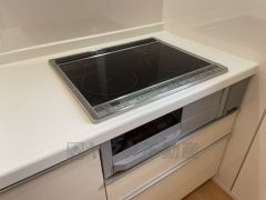 汚れてもサッとふける、お手入れのしやすいIHクッキングヒーター。