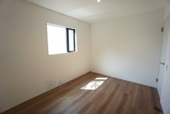 家具を選ばないナチュラルなフローリングとシンプルなクロスです＾＾