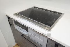 お手入れのしやすいIHクッキングヒーターです。3口コンロなので、効率よくお料理が楽しめます。毎日のお料理も楽しくなりますね＾＾