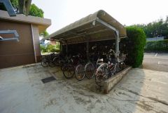 大切な自転車を守れるよう屋根付きの自転車置き場になっております。