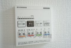 浴室暖房乾燥機には、暖房、乾燥、涼風、換気の4つの機能が付いています。タイマー付きです。換気・雨の日の洗濯も安心です＾＾