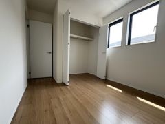 住む人のこだわりを活かす洋室＾＾広めのクローゼットもあり荷物もすっきり片付けられ、ゆとりのある暮らしが出来ます＾＾