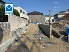 1号棟 LDKは18帖。2階ホールにファミリークローク付き・全室収納付き。 カースペースは3台分です＾＾