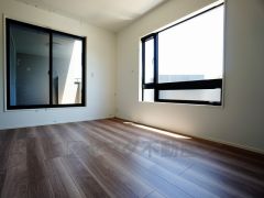 同仕様写真。2面採光を確保した明るい室内は、風通しも良く、大変居心地の良い空間となっております。爽やかな風を感じて起きる朝は、快適生活の始まりに。