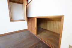 2階の洋室には小屋裏収納付き。季節物のお荷物など収納力たっぷり＾＾