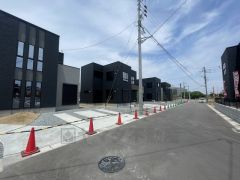 住人以外の車の進入も少なく、小さなお子様を持つご家庭にも安心です。