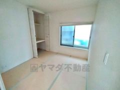 リビングからの続き間として和室をご用意しました＾＾普段はリビングとつなげて開放的なスペースとして。来客時には客間としてお使いいただけます。