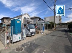 太陽光発電設備標準搭載　防犯カメラ付き　小学校徒歩3分　スーパー・コンビニ・バス停も徒歩5分圏内