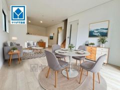 リビングはゆったりくつろげる15帖。ナチュラルでおしゃれな空間なので開放的な家族団らんの空間になりそうですね。（家具はCGによるイメージとなります。）