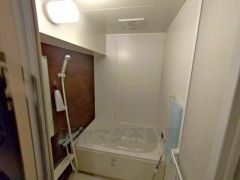 1日の疲れを癒すくつろぎのバスルーム。