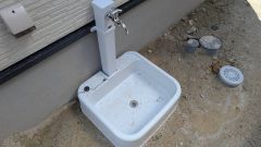 あると便利な外水栓。ガーデニングに、洗車に、泥遊びやペットの散歩の後に。