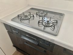 複数の調理を一度に行うことができる3口コンロ。効率よくお料理が出来ます。毎日のお料理も楽しくなりますね＾＾
