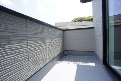 陽当たりの良いバルコニーです。お洗濯やお布団干しはもちろん、日光浴スペースにも。