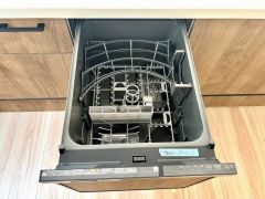 炊事時間を大幅に短縮できる食器洗浄乾燥機付き＾＾食器を洗う手間が減るので家族とのコミュニケーションの時間や自分の時間が増えますね。